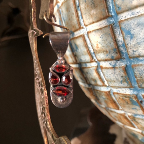Sterling faceted garnet pendant - Picture 1 of 6